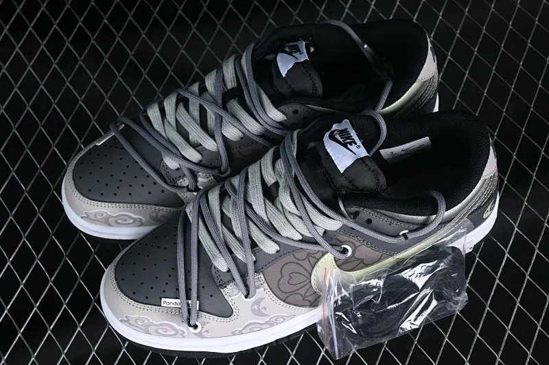 All categories Nk SB Dunk Series Nk SB Dunk Low Low-top sneakers Nk SB Dunk Low Lot "Tide" Panda Prank-Moon Tie Rope SB Dunk Series low-top casual sports skateboard shoes FD1232-001